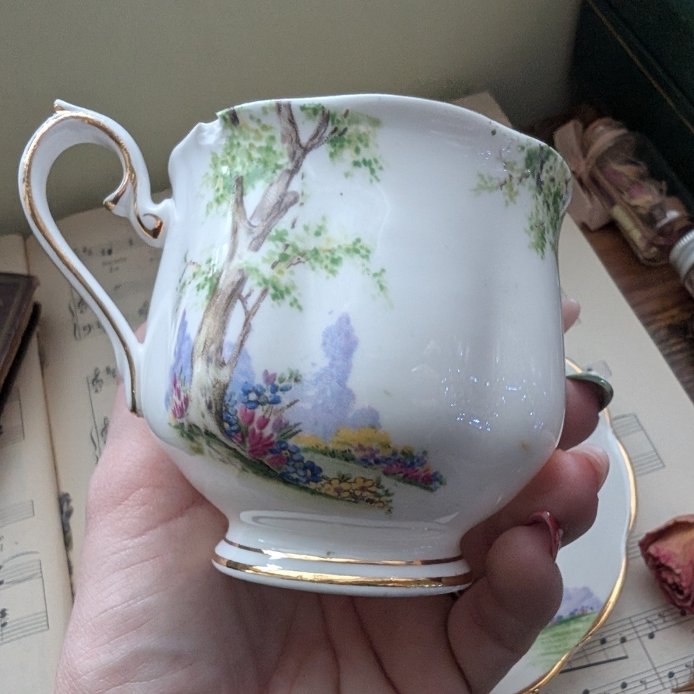 Royal Albert Greenwood Tree Floral Teacup and Saucer with Gold Trim - Picture 4 of 10